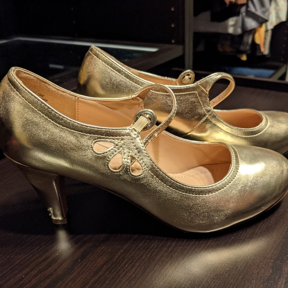 Gold Mary Jane's by Cambridge Select - Picture 4 of 7